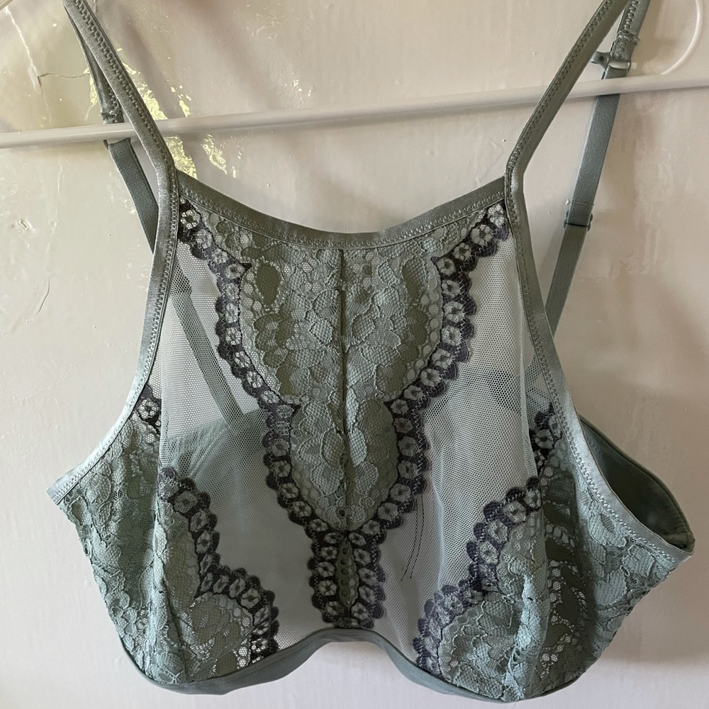 Victoria Secret- Lace Bralette